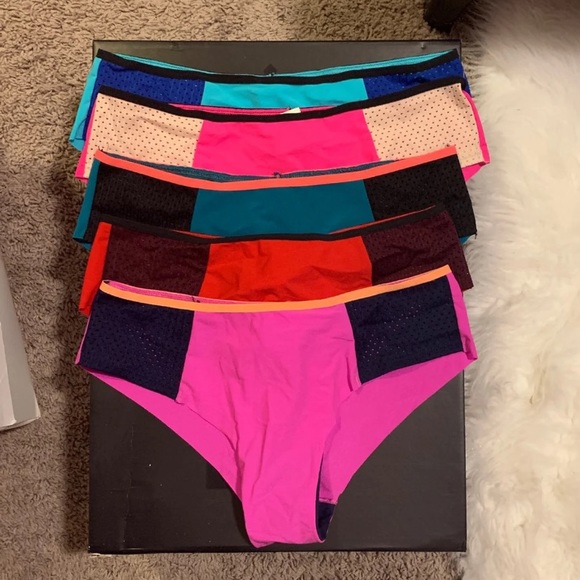 VS panties (5) - Picture 1 of 3